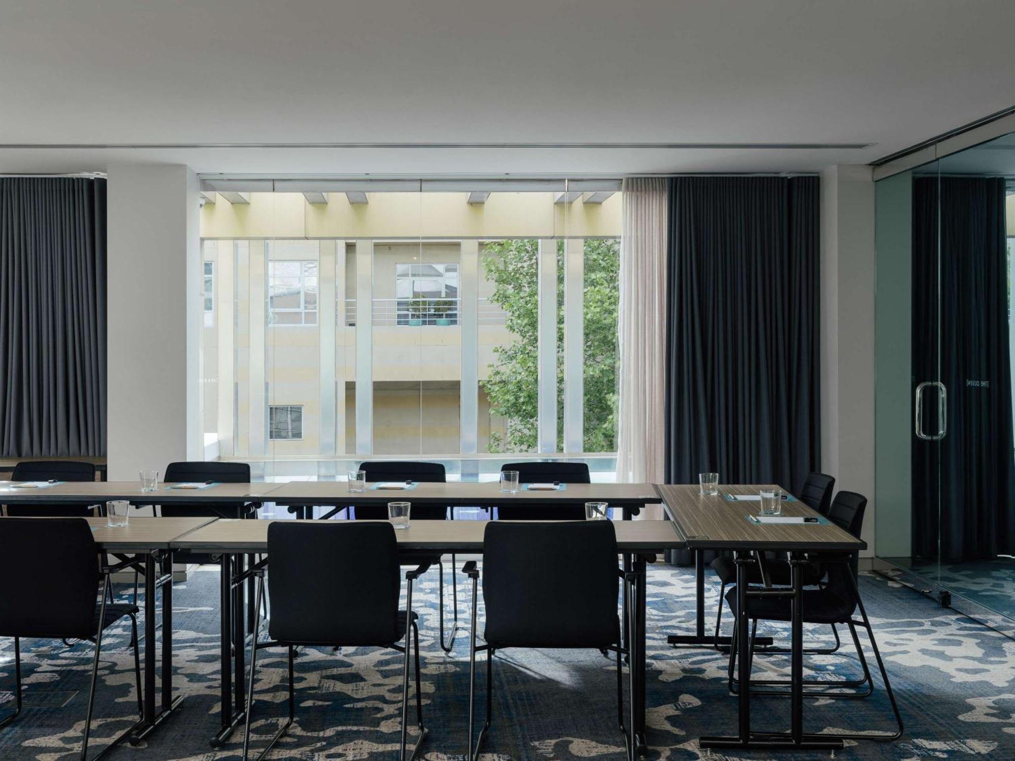 The Olsen Melbourne Art Series Exterior foto Meeting room